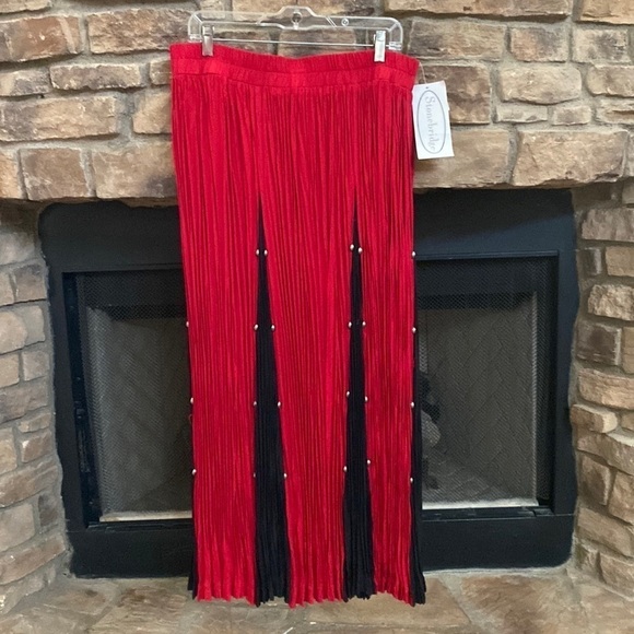NWT Stonebridge black and red skirt with silver  embellishments. Size XL - Picture 1 of 7